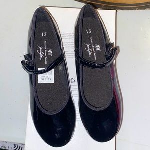 Girls size 10.5 / 11.5 / 1.5 /13 or 13.5 or 3  or 3.5 black tap shoes